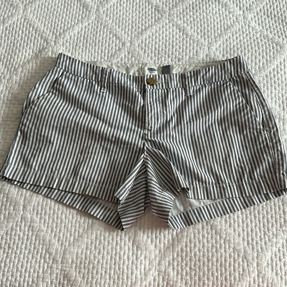 Old Navy Gray and White Stripes Women’s Shorts Size 4